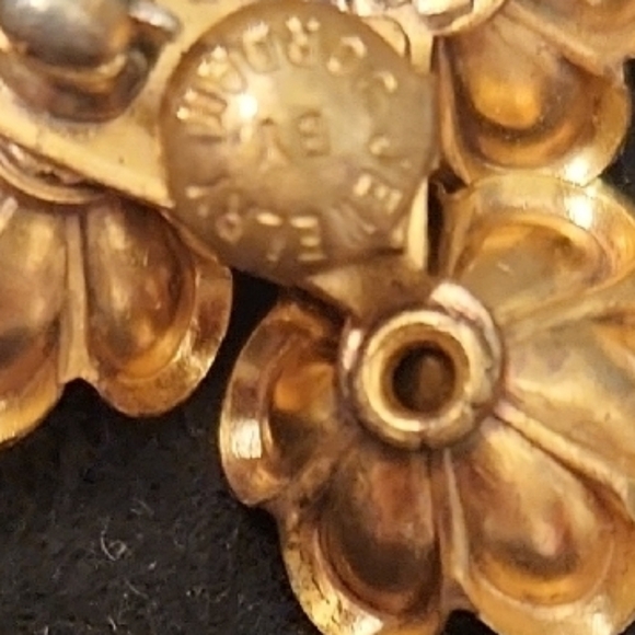 Chic Gold and Silver Floral Brooch - Picture 3 of 3